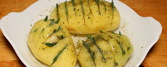 Rosmarinkartoffeln vorbereitet