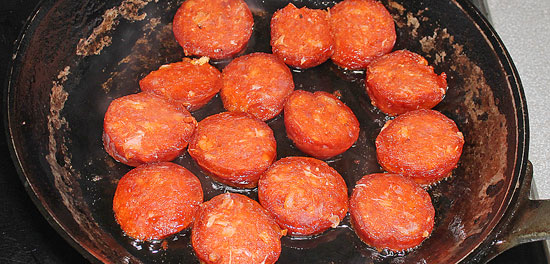 Chorizo anbraten