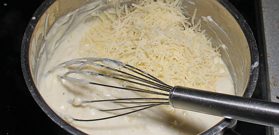 Käse einrühren (Sauce Mornay)