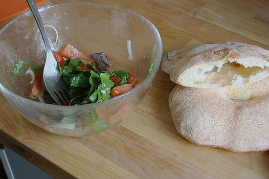 Pitabrot mit Salat zum füllen