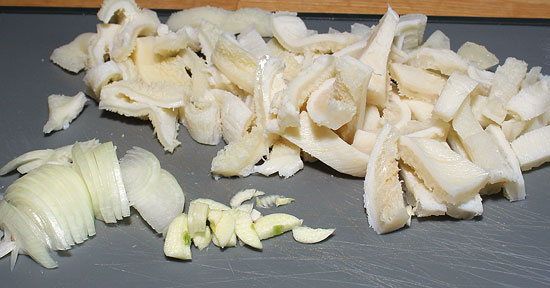 Kutteln und Zwiebel geschnitten