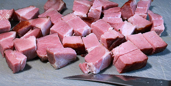 Schweinshals geschnitten