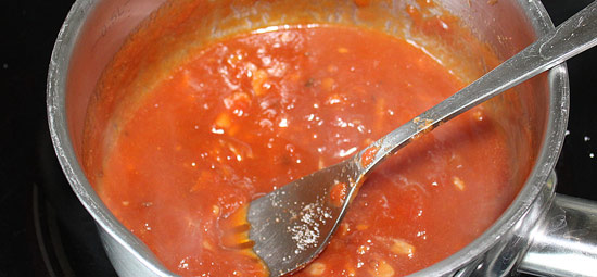 Tomaten-Chutney köcheln