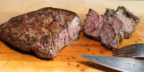 Flat Iron Steak aufschneiden