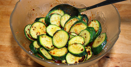 Zucchini mit Salatsauce