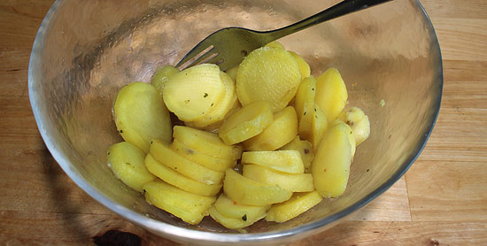 Kartoffeln in Bouillon