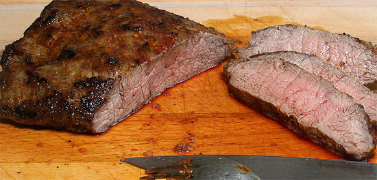 Flat Iron Steak aufschneiden