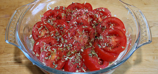 Krautstiel mit Tomaten belegt