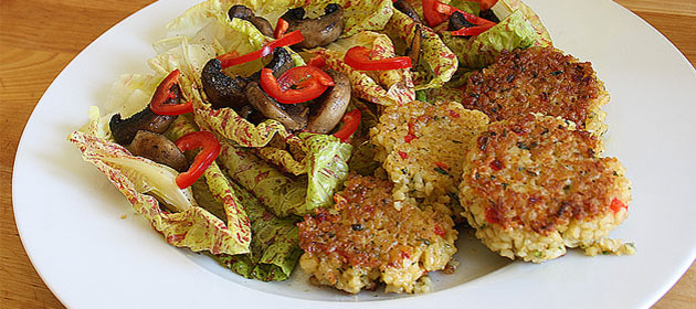 Bulgur-Tätschli mit Salat