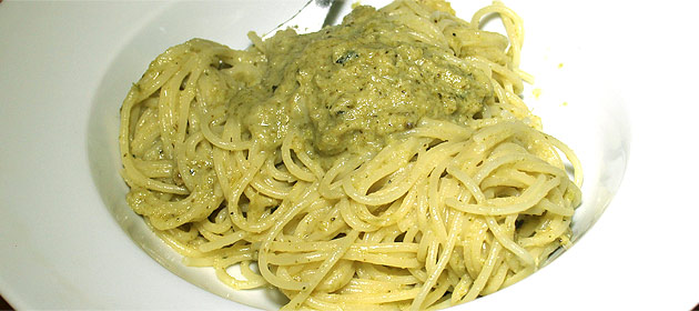 Spaghetti an Broccoli-Sauce
