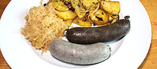 Blut- und Leberwurst mit Kartoffel-Gröstel und Sauerkraut