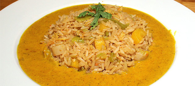 Gemüse-Pilaw mit Currysauce