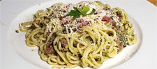 Spaghettini mit Zucchinisauce und Parmaschinken