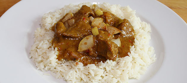 Lammragout mit Curry und Birnenstückchen
