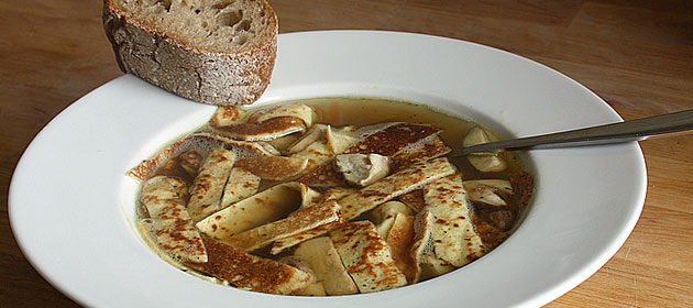 Rezept: Bouillon mit Steinpilzen und Flädli - Rollis Rezepte
