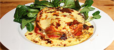 Lasagnette mit Passata, Käse, Pesto und Piccantino Tropeano