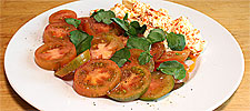 Salat mit Camone-Tomaten und mariniertem Feta