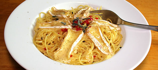 Knoblauchspaghetti mit Brie