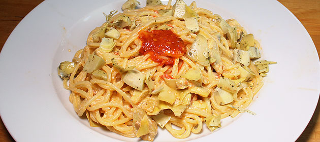 Spaghettini 'piccantino tropeano' mit Artischocken