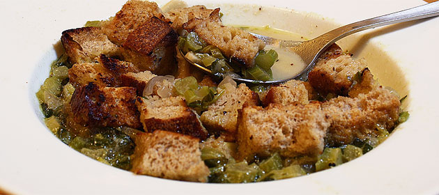 Cima di Rapa-Suppe mit Croûtons