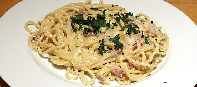 Spaghetti mit Zwiebel und Speck