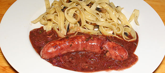Salsiccia al vino rosso - Bratwurst im Rotwein