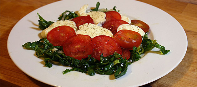 Lattichsalat mit Mozzarella und Tomaten