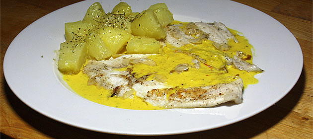 Rotzungenfilets am Mandel-Safransauce mit Salzkartoffeln