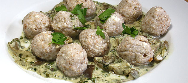 Ricotta-Baumnuss-Gnocchi auf Austernpilzsauce (Malfatti)
