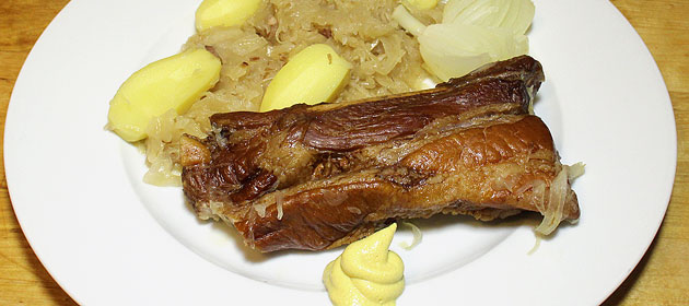 Geräucherter Brustspitz mit Sauerkraut und Salzkartoffeln